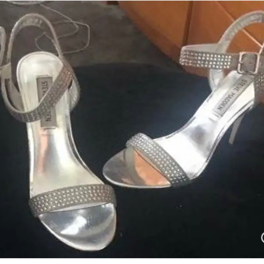 EUC Steve Madden Strappy Rhinestone Heels. Very Feminine Size 6